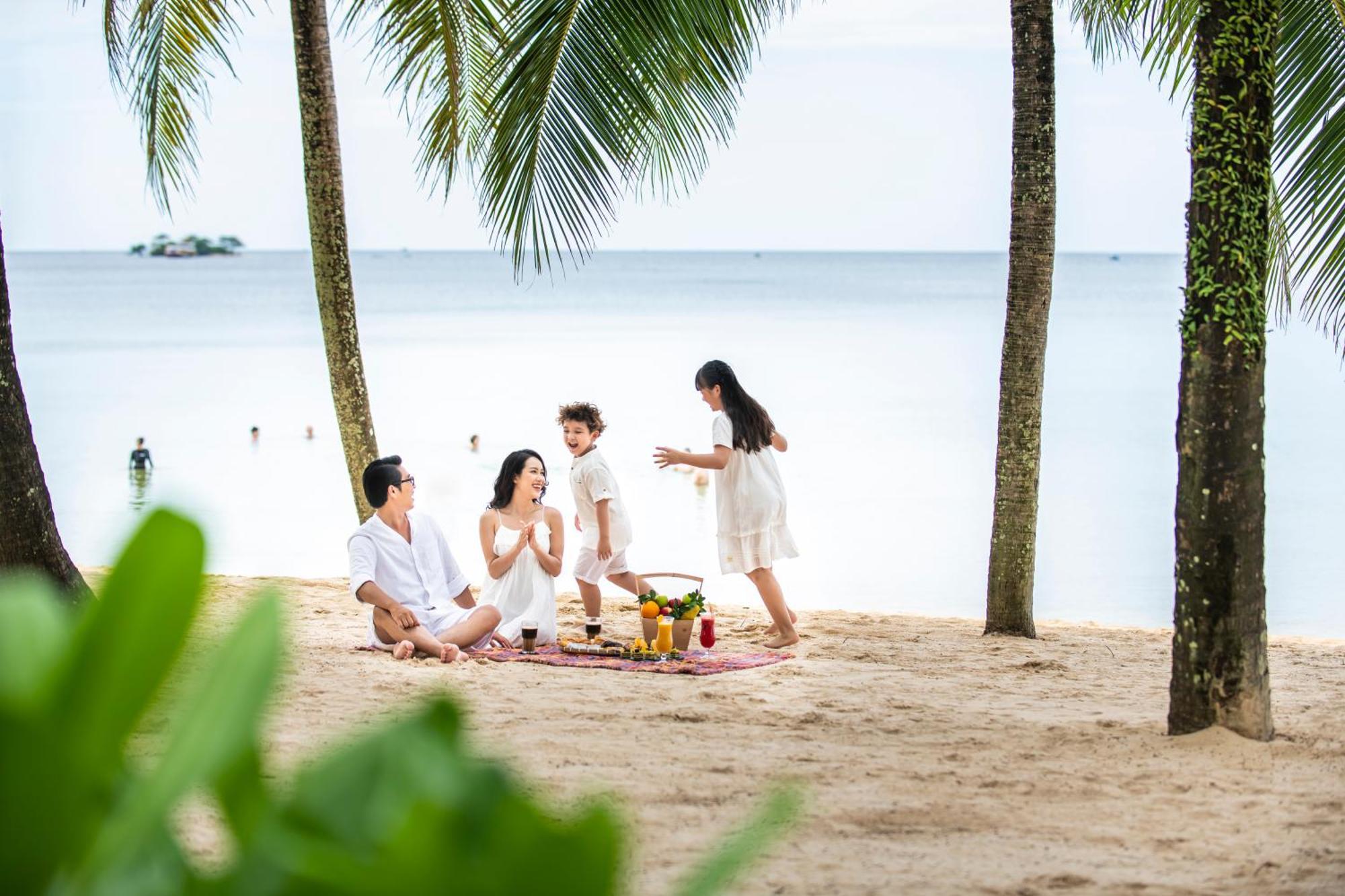 Vinpearl Resort & Spa Phu Quoc Extérieur photo A picnic on the beach