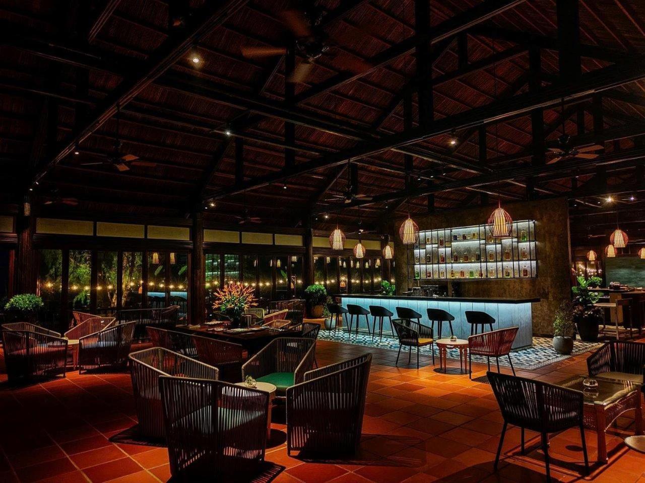 Vinpearl Resort & Spa Phu Quoc Extérieur photo The bar at the resort